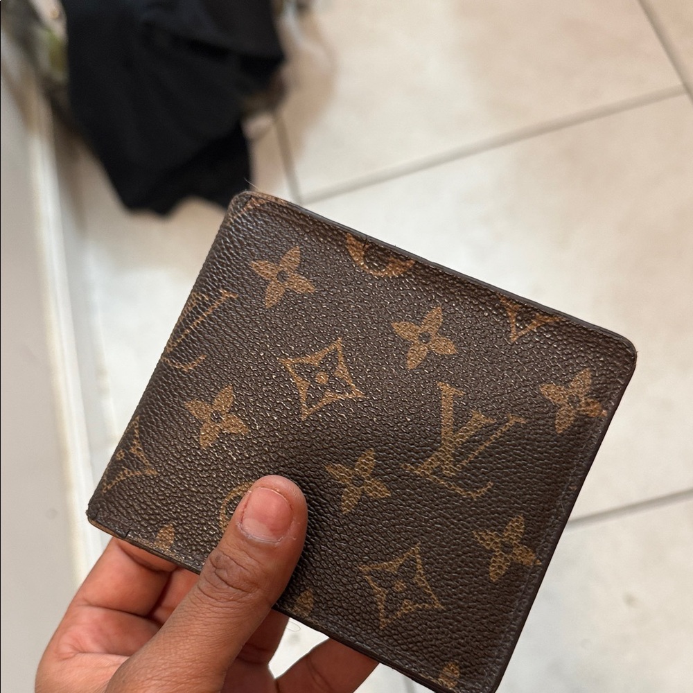 Louis Vuitton Tan Textured Leather Accessory - Picture 4 of 4
